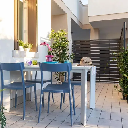 Appartement Tastefully Furnished Flat With Solarium *