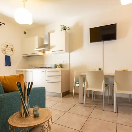 Lägenhet Tastefully Furnished Flat With Solarium