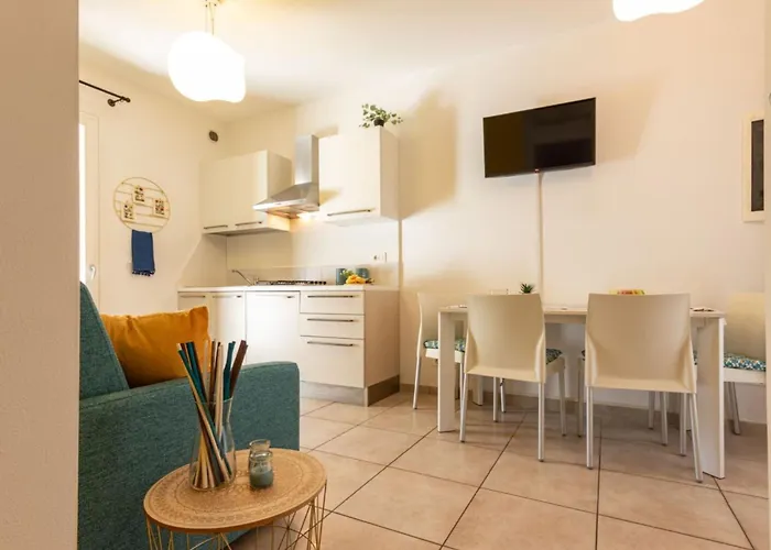 アパート Tastefully Furnished Flat With Solarium