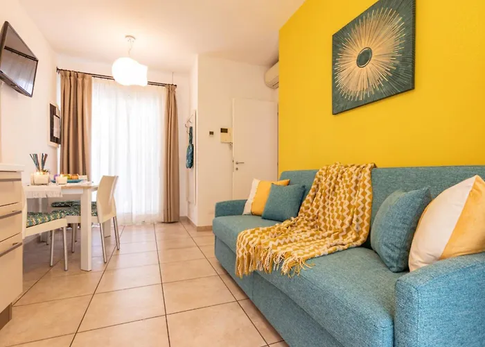 Tastefully Furnished Flat With Solarium Бібіоне